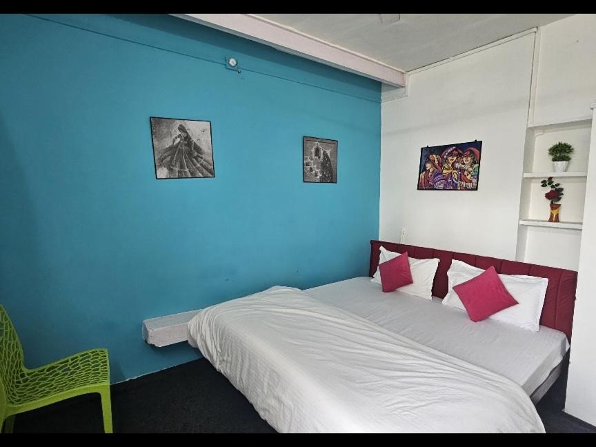 City And Palace View Guest House Udaipur Rum bild